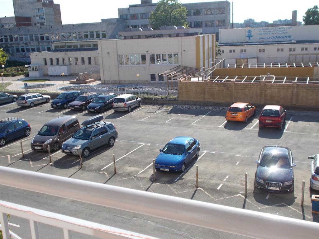 Apartamenti Zhelezovi Pomorie Buitenkant foto