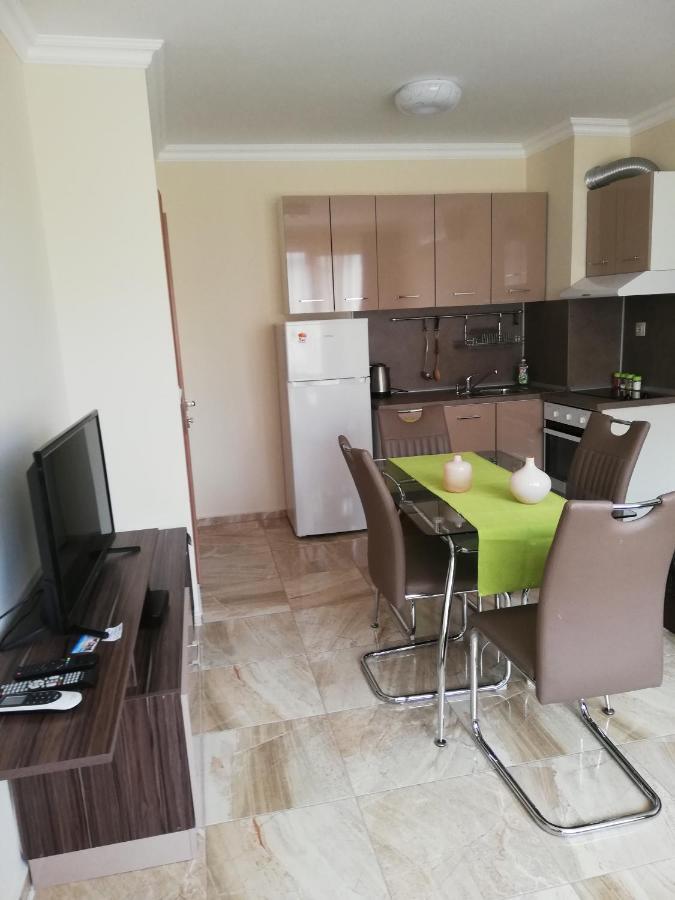 Apartamenti Zhelezovi Pomorie Buitenkant foto